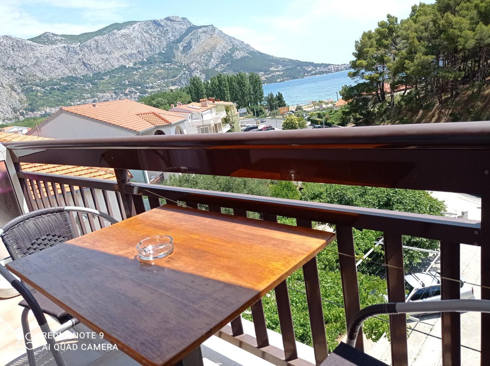 Apartments Mihovil Omiš Oda fotoğraf